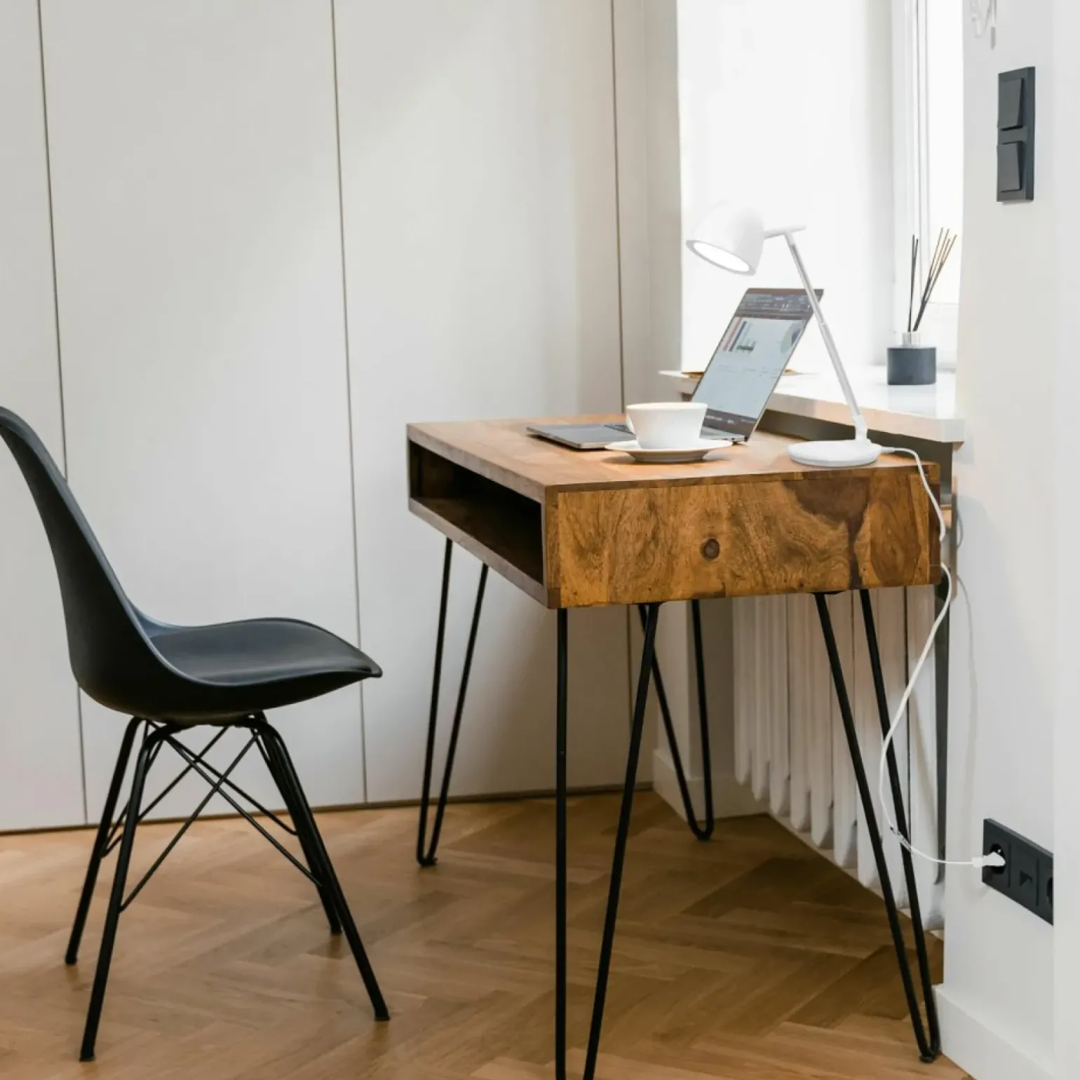 Sklep Kaja Biała lampka biurkowa, regulowana wysokość K-BL1528 BIAŁY z serii LOLEK