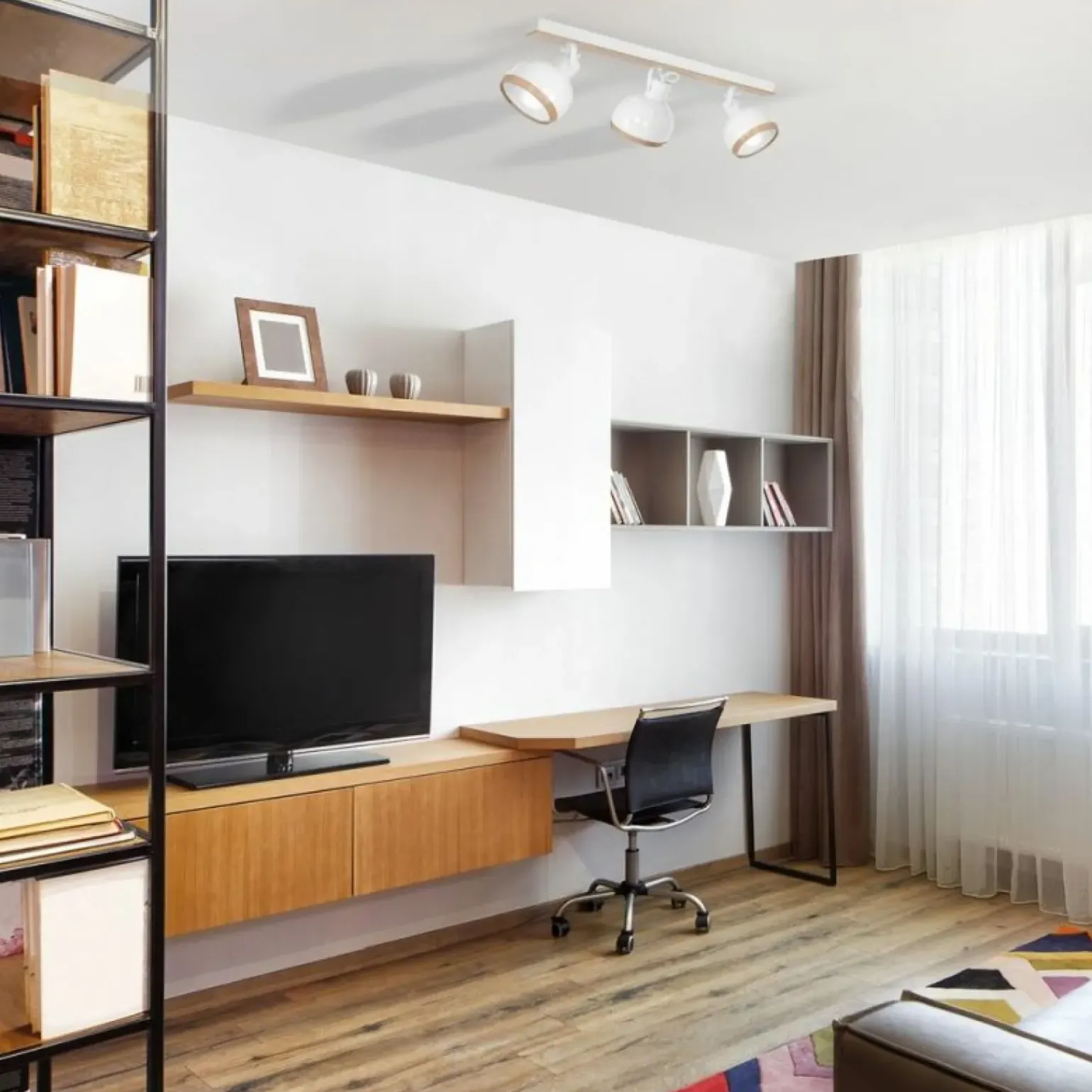 Store Biała listwa sufitowa z drewnianymi wstawkami MLP8651 OVAL | Kaja Żyrandole Nowoczesne