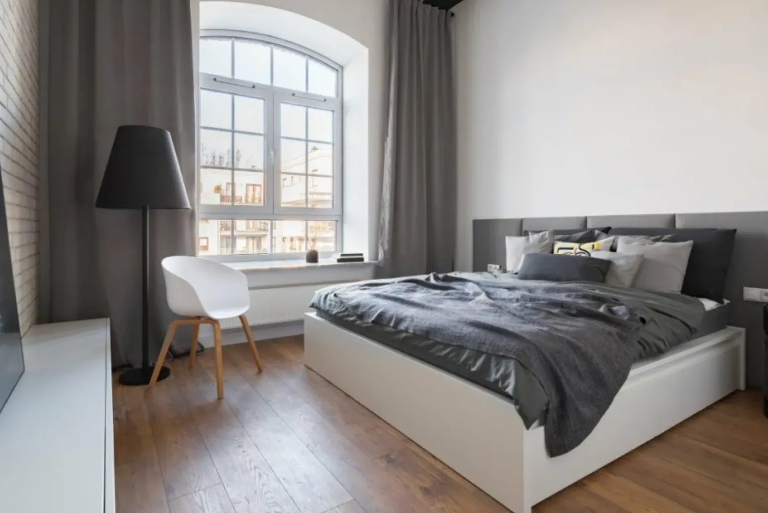 Sklep Kaja Czarna lampa podłogowa z stożkowym abażurem 9736 | Kaja Oświetlenie