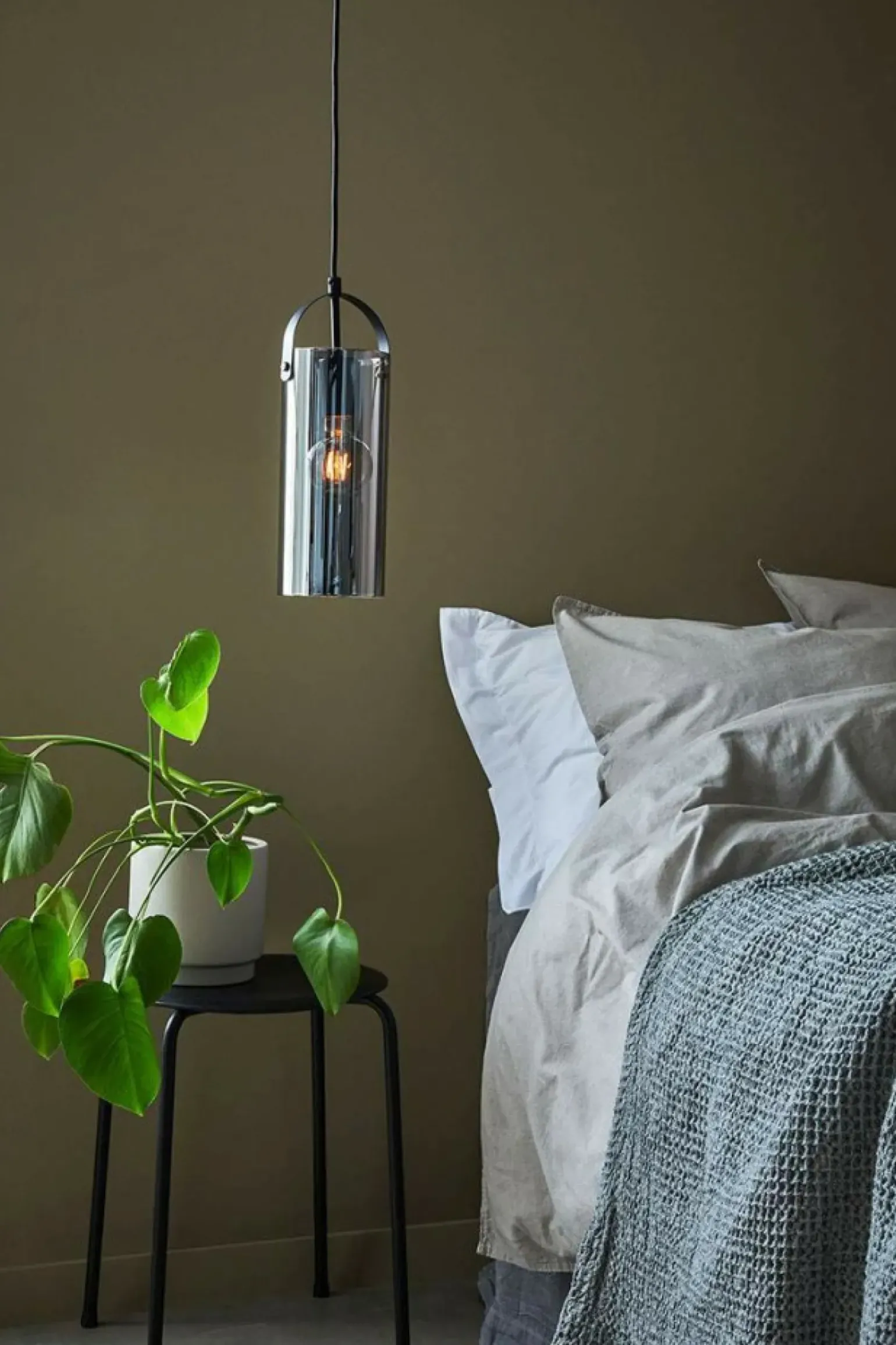 Best Sale Czarna lampa wisząca z przydymionym kloszem 108218 | Kaja Oświetlenie Żyrandole Nowoczesne