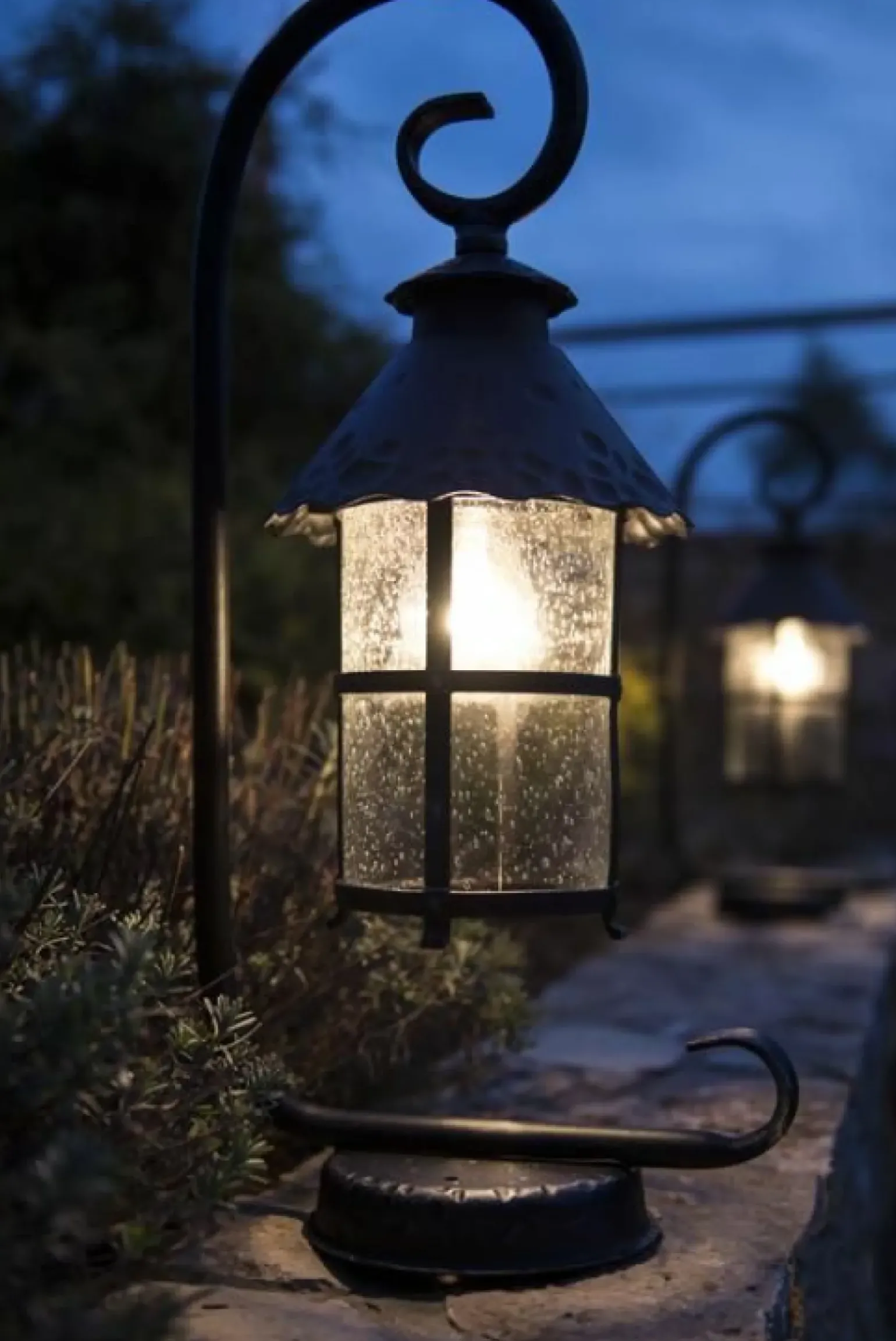 Sklep Kaja Czarna, wyszukana lampa ogrodowa, ozdobna K 5002/3/R z serii TOLEDO | Kaja Oświe