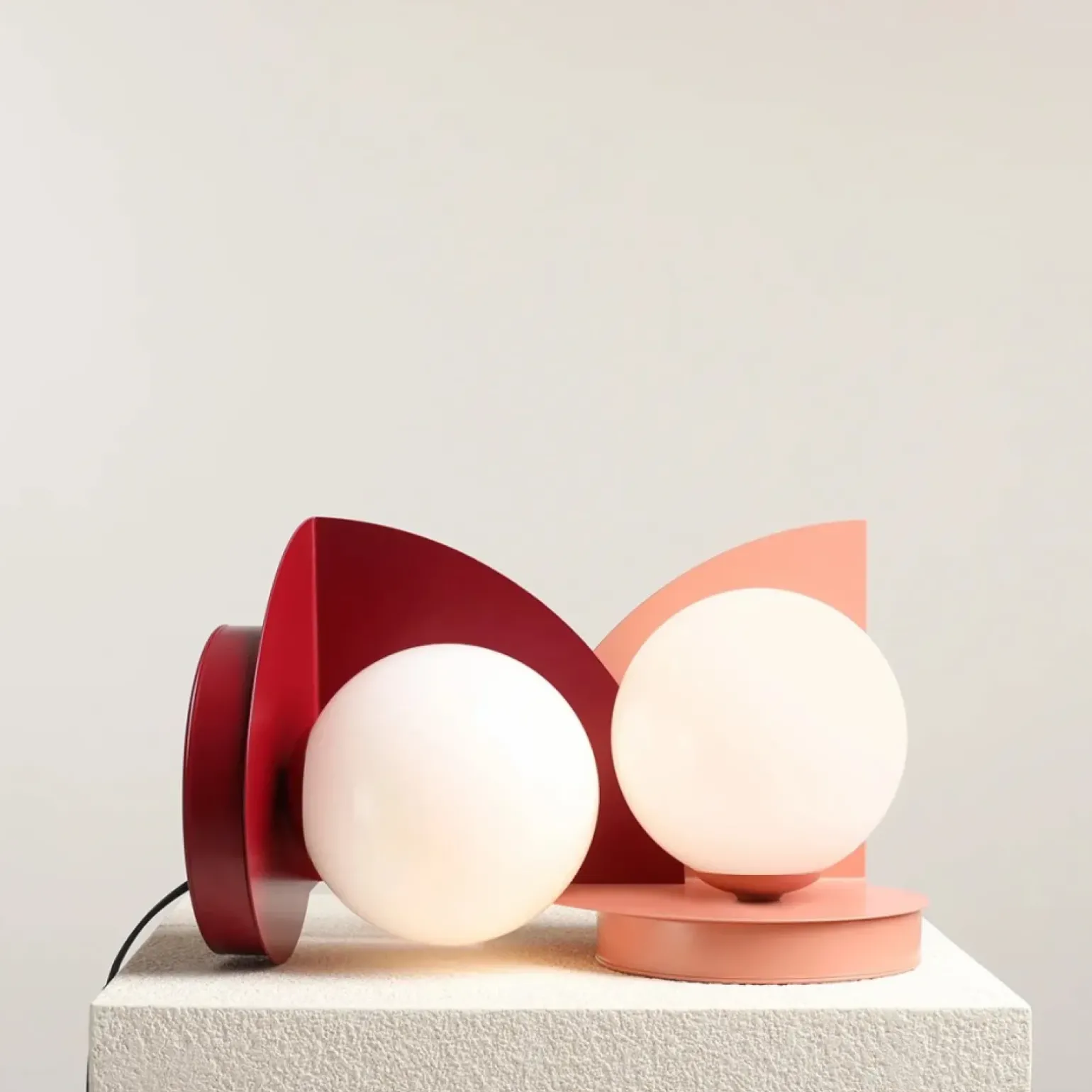 Sklep Kaja Czerwona, modernistyczna lampka stołowa ⌀14cm 1125B15 z serii LOOP | Kaja Oświet