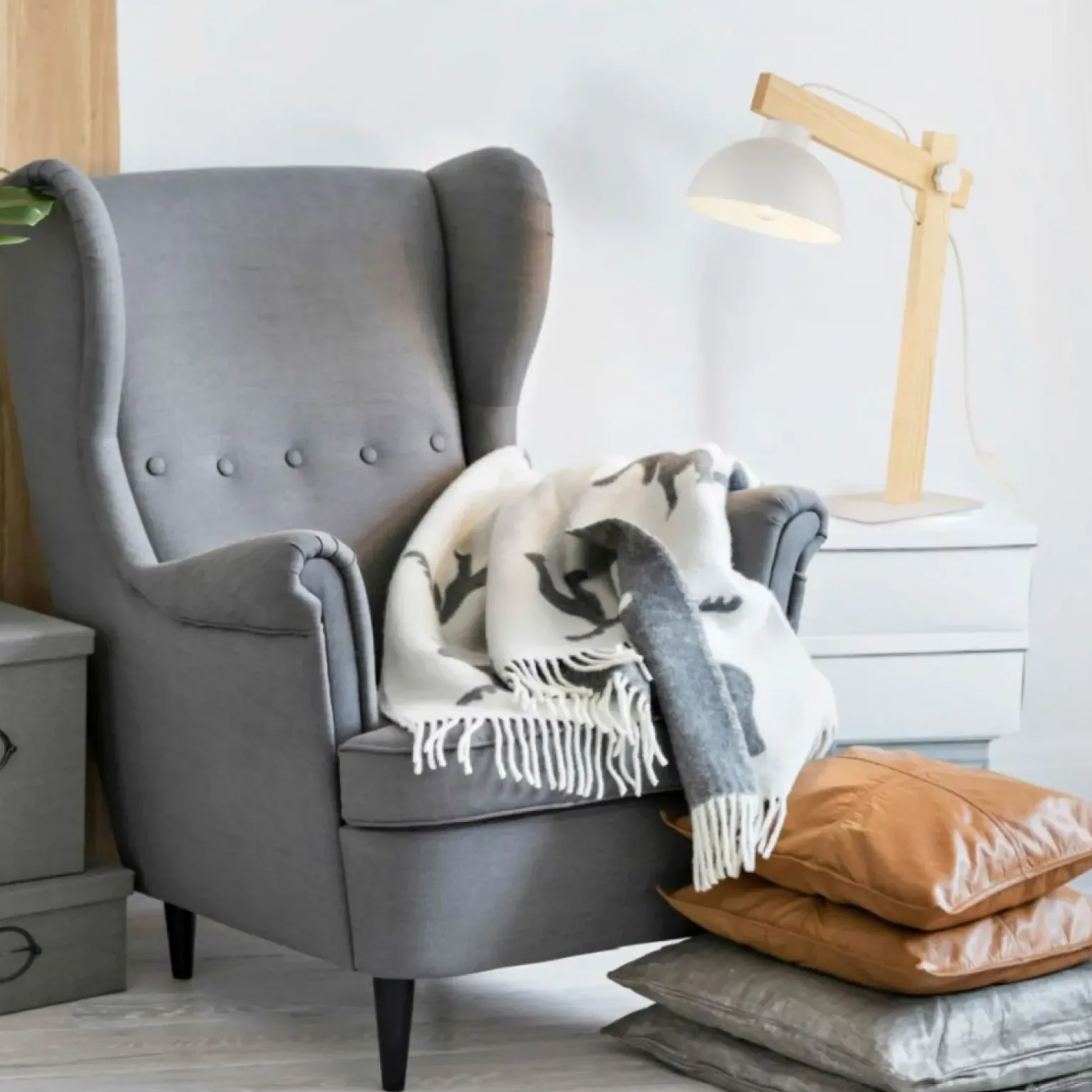 Sklep Kaja Designerska, biała lampka biurkowa z drewnem TK 5347 z serii OSLO