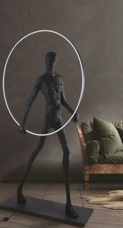 Sklep Kaja Designerska lampa stojąca, człowiek z obręczą LED AZ4984 ATLAS | Kaja