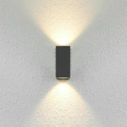 Sklep Kaja Dwukierunkowa, geometryczna lampa na elewację OWL-2198-1SQ serii GENTA