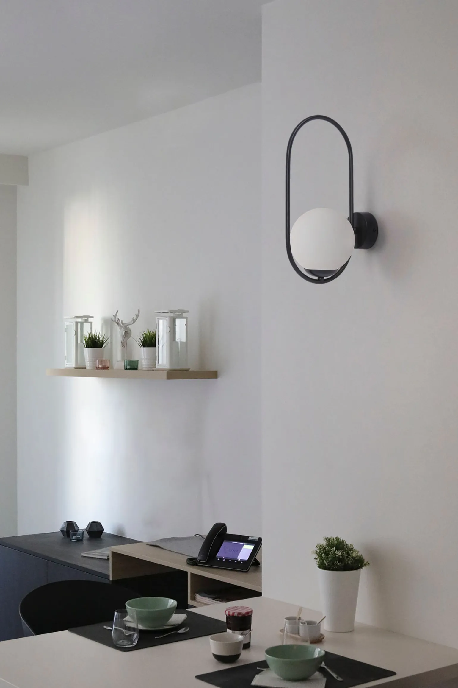 Sklep Kaja Elegancki kinkiet ścienny z mlecznym kloszem K-5105 z serii PARVA