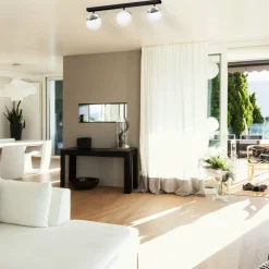 Clearance Lampa sufitowa na podłużnej listwie, trzy klosze MLP8873 z serii SFERA | Kaja Oś Żyrandole Nowoczesne