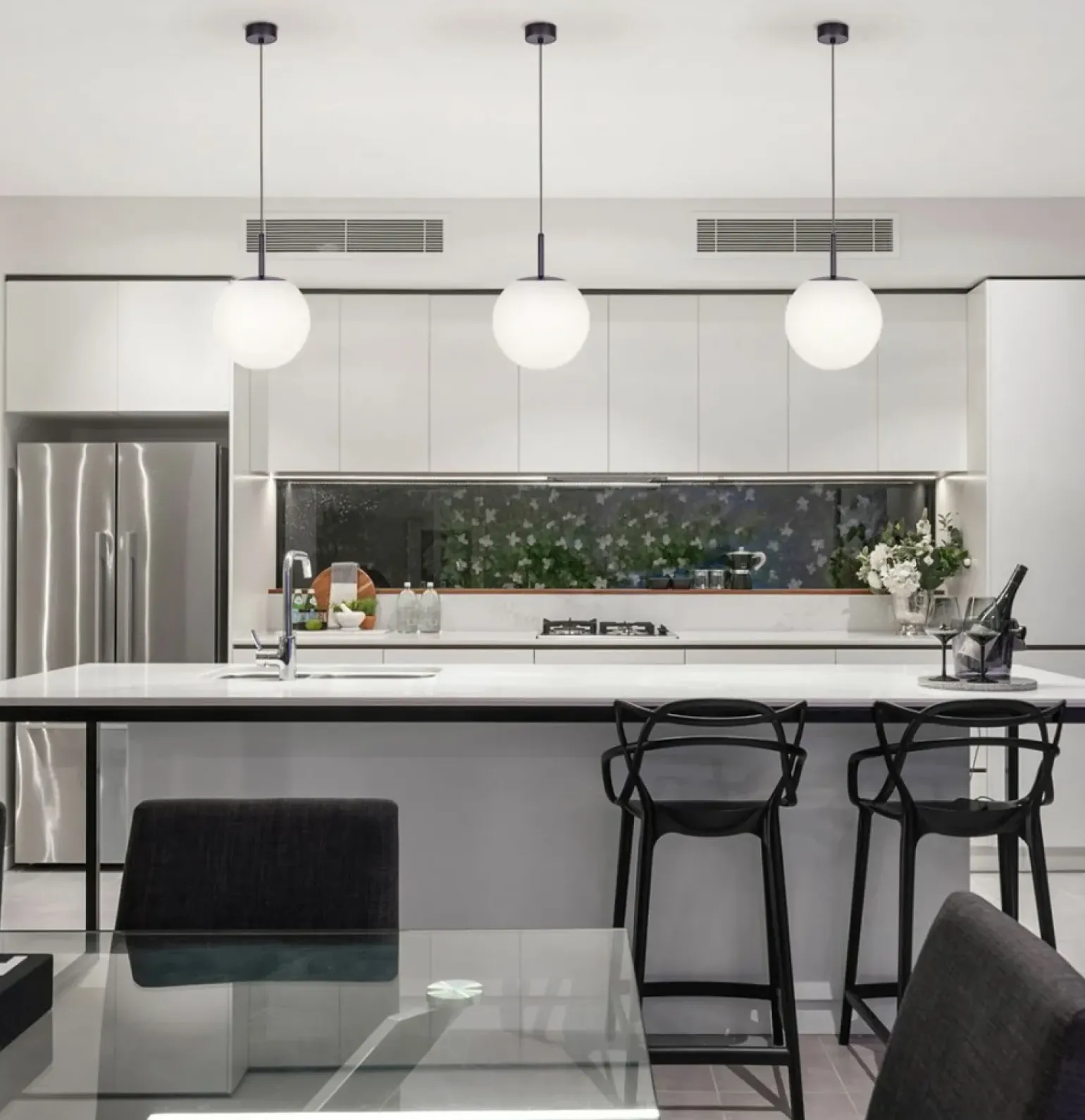 Shop Lampa wisząca z dużym białym kloszem K-4887 FARO | Kaja Oświetlenie Żyrandole Nowoczesne