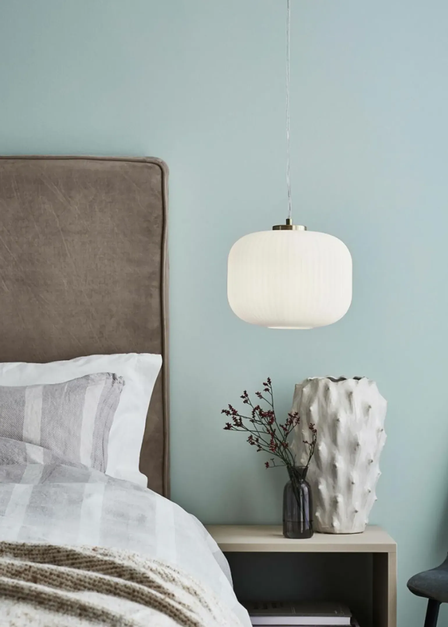 Store Lampa wisząca złota podsufitka i biały klosz 107918 | Kaja Oświetlenie Żyrandole Nowoczesne