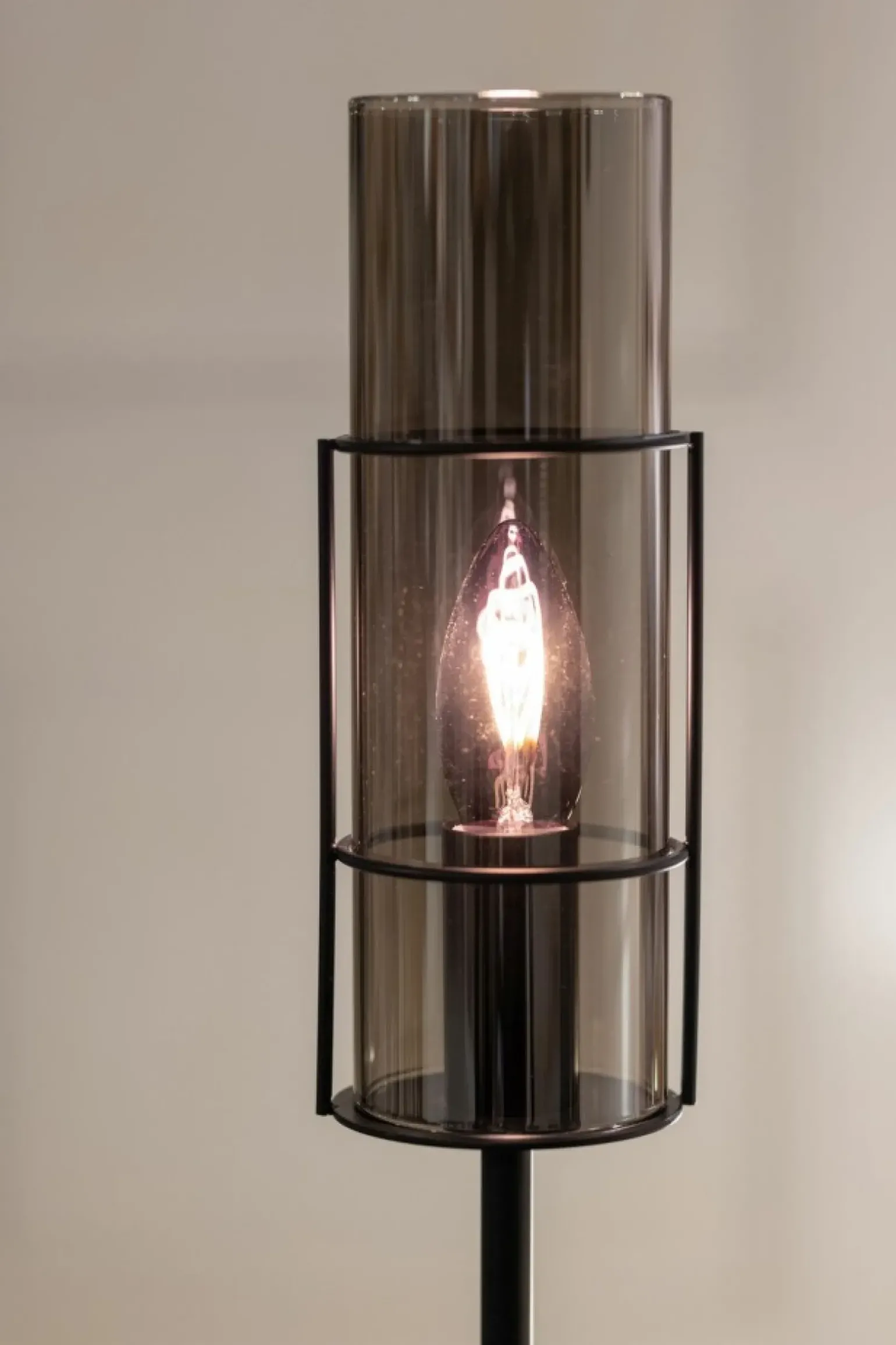 Sklep Kaja Nowoczesna lampka stołowa z dymionym kloszem 108559 z serii TORCIA