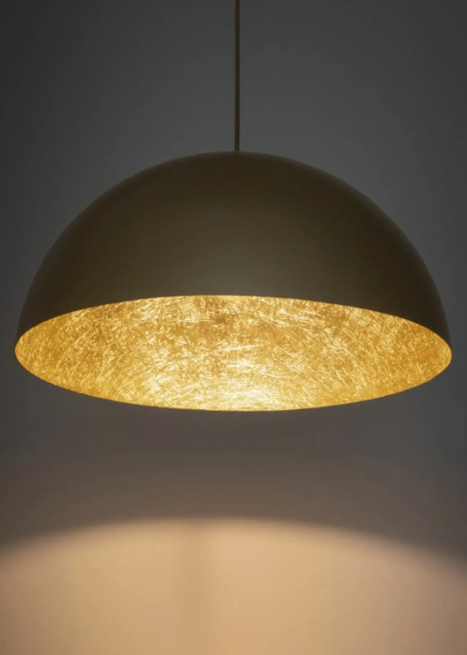 Clearance Okazała lampa wisząca ze złotym kloszem SIG 32293 z serii SFERA 50 ZŁ Żyrandole Nowoczesne