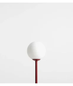 Sklep Kaja Prosta, czerwona lampka stojąca z mlecznym kloszem 1080B15 PINNE