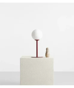 Sklep Kaja Prosta, czerwona lampka stojąca z mlecznym kloszem 1080B15 PINNE