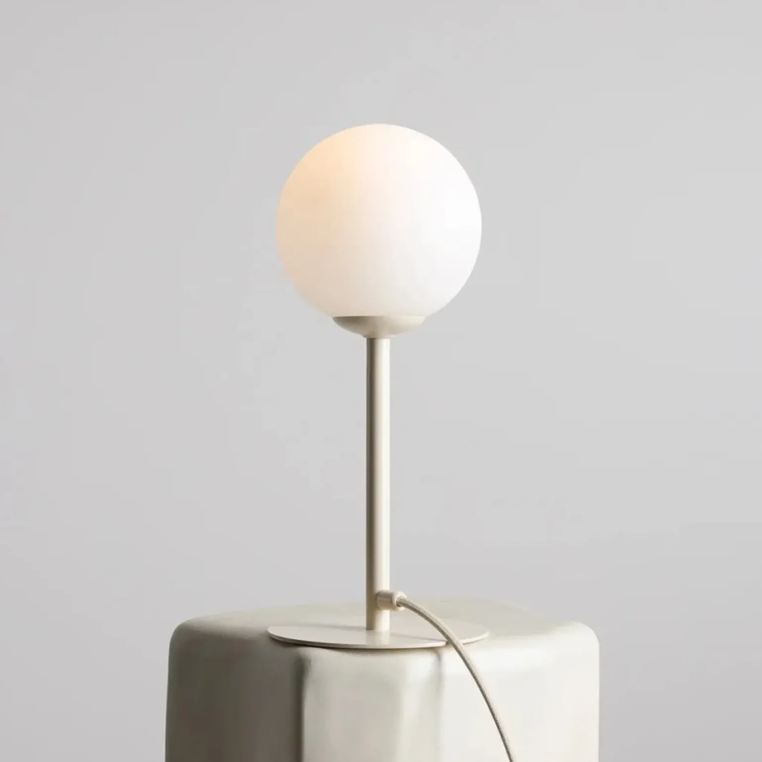 Sklep Kaja Prosta, kremowa lampka stołowa z kloszem 1080B9 PINNE | Kaja