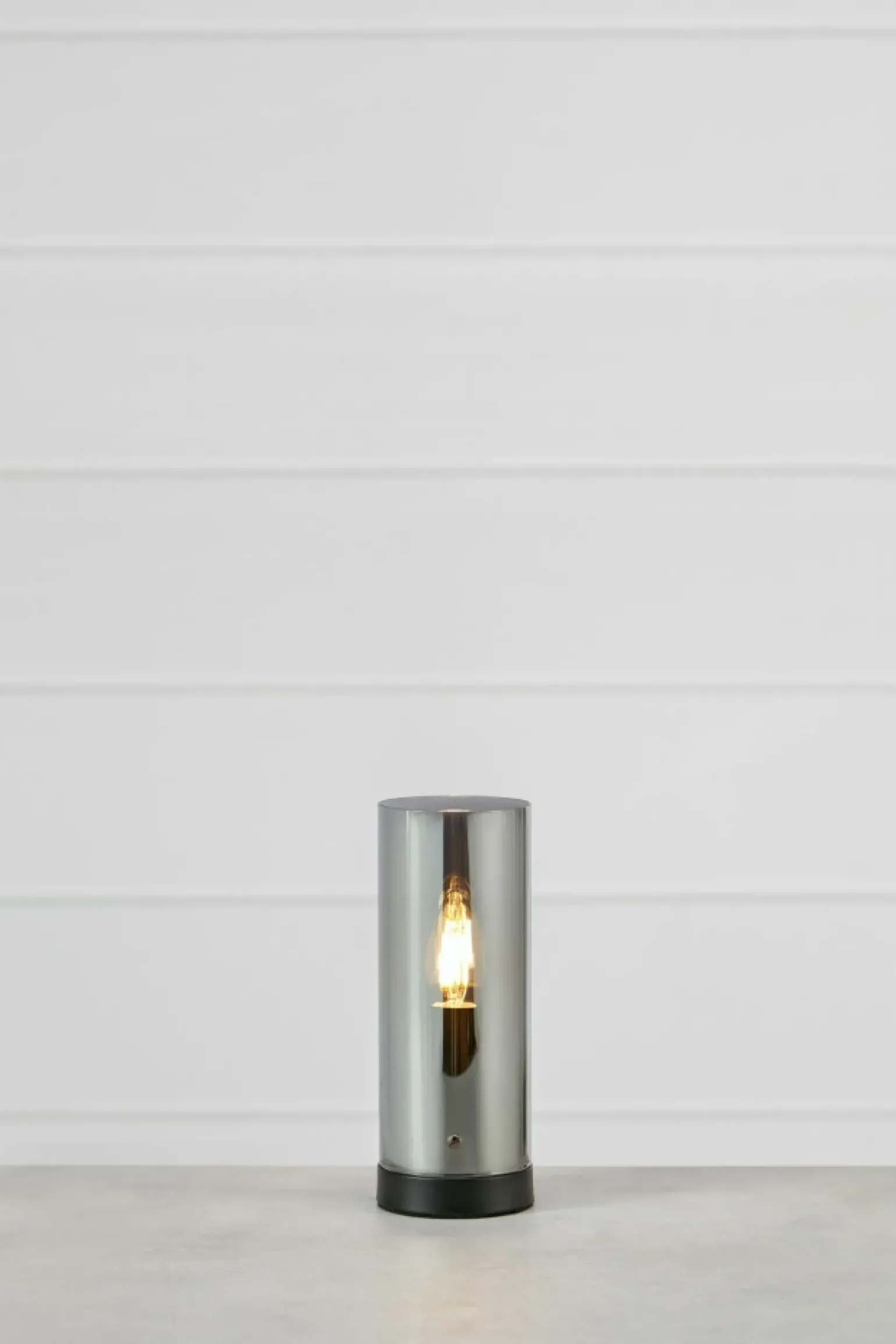 Sklep Kaja Smukła, dymiona lampka na szafkę nocną 108718 POST | Kaja Oświetlenie