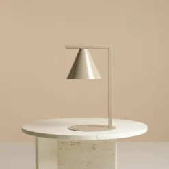 Sklep Kaja Stylowa, beżowa lampka biurkowa w stylu modern 1108B17 z serii FORM