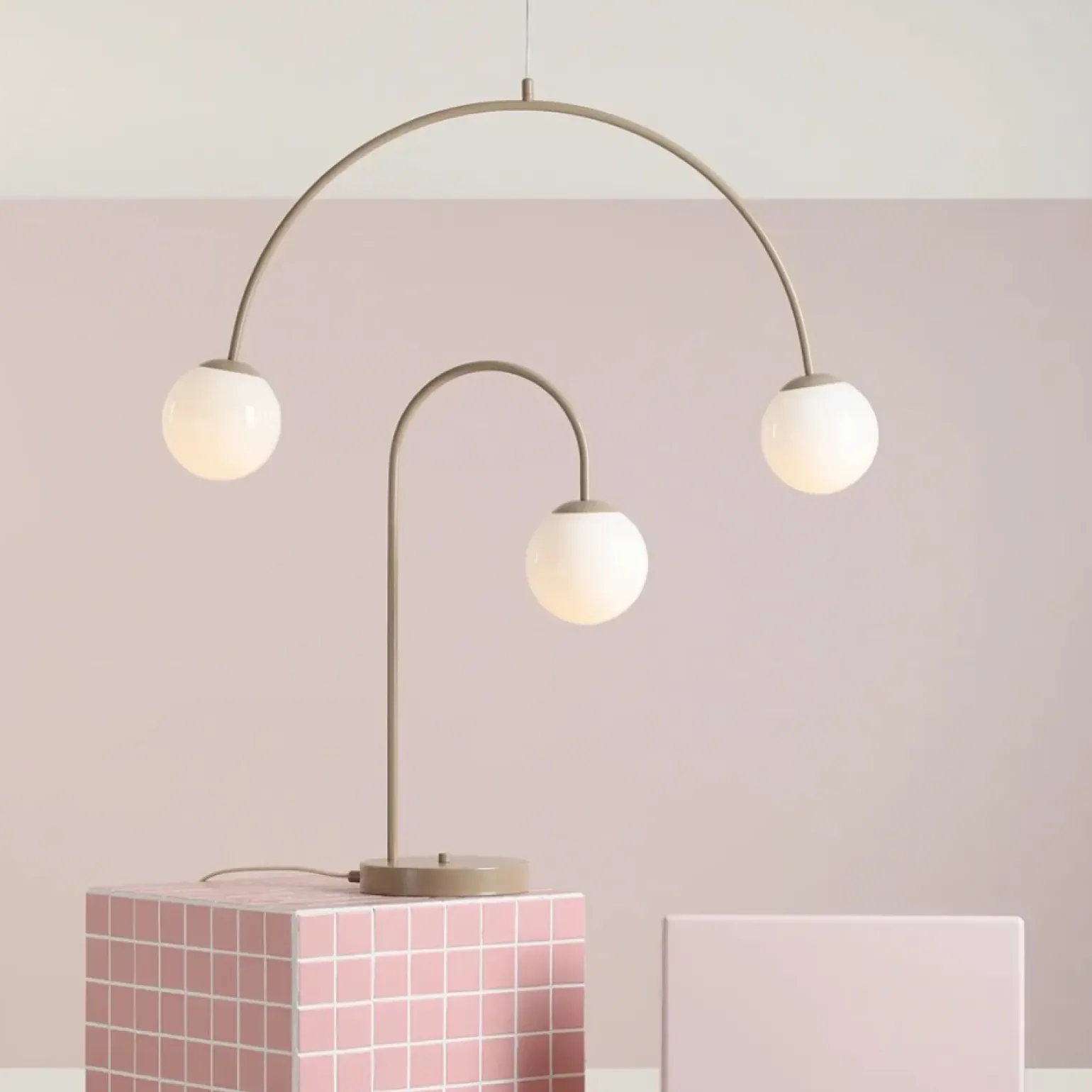 Sklep Kaja Stylowa, beżowa lampka stołowa z kloszem 1116B17 z serii UNA | Kaja Oświetlenie