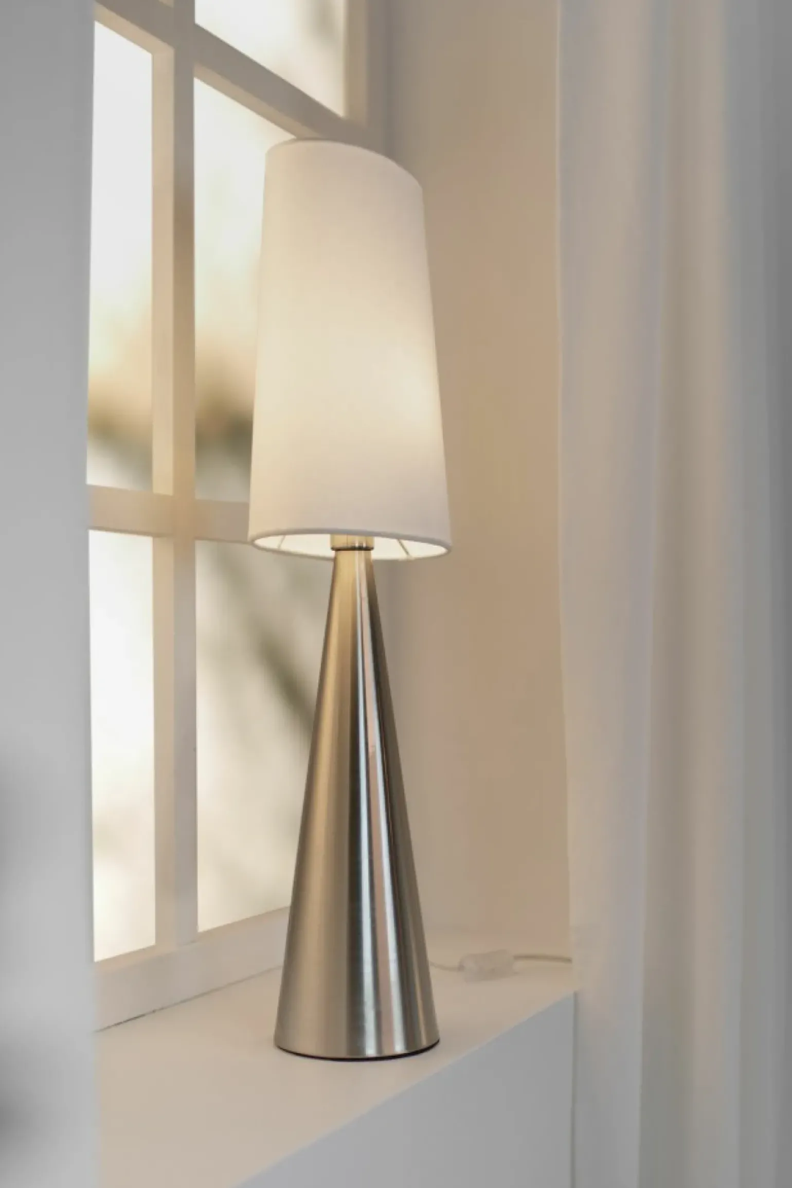 Sklep Kaja Stylowa lampka z abażurem na szafkę nocną 108624 z serii CONUS | Kaja