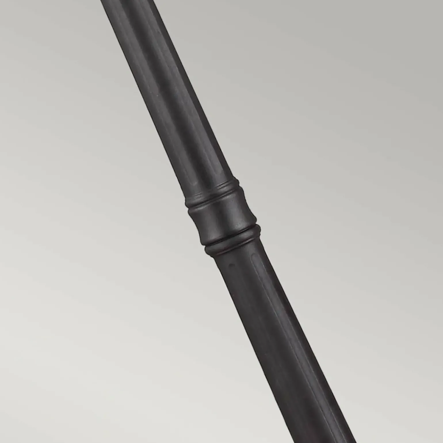 Sklep Kaja Wysoka lampa ogrodowa, czarna FE-COTSLN5-L-BK z serii COTSWOLD LANE