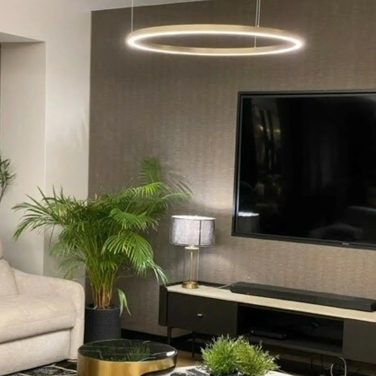 Best Złota obręcz LED wisząca do salonu LP-033/1P L GD SHINY z serii MIDWAY Żyrandole Nowoczesne